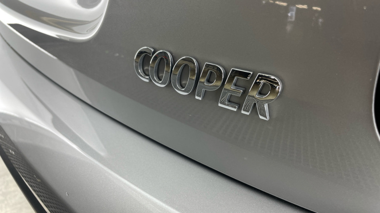 MINI Hatchback 1.5 Cooper Classic Premium 5dr Auto Petrol Hatchback